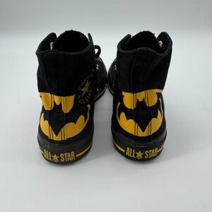 Vintage Converse Batman Chuck Taylor High Top M6 W8 DC Comics Logo Bat Signal